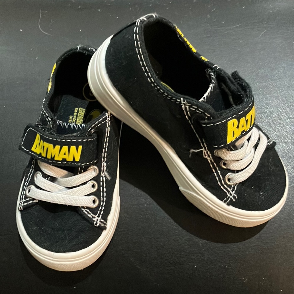 Batman sneakers little boys size 5